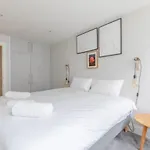 Chic 1Bd Flat Wpatio - 2 Mins From Baron\'S Court!