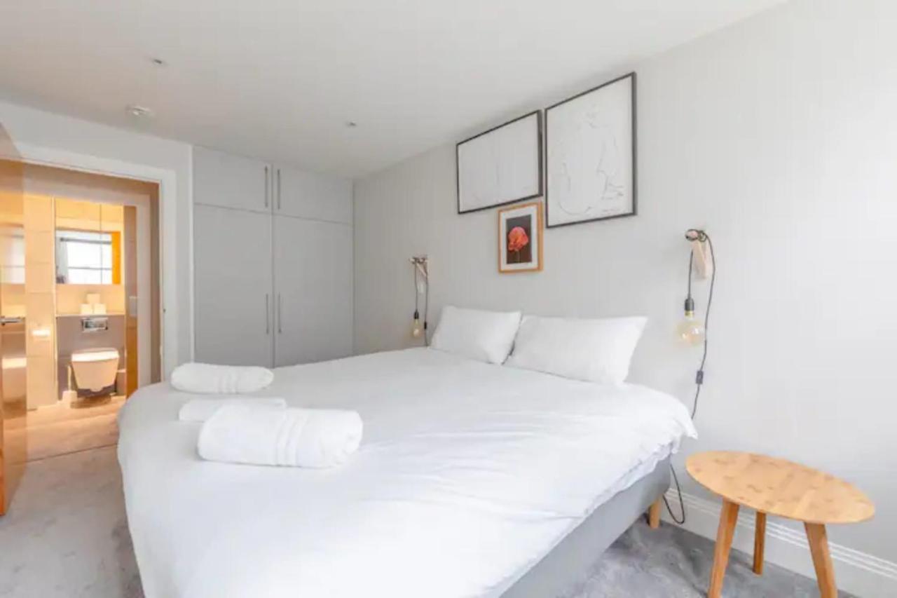 Chic 1bd Flat Wpatio - 2 Mins From Baron's Court! * London