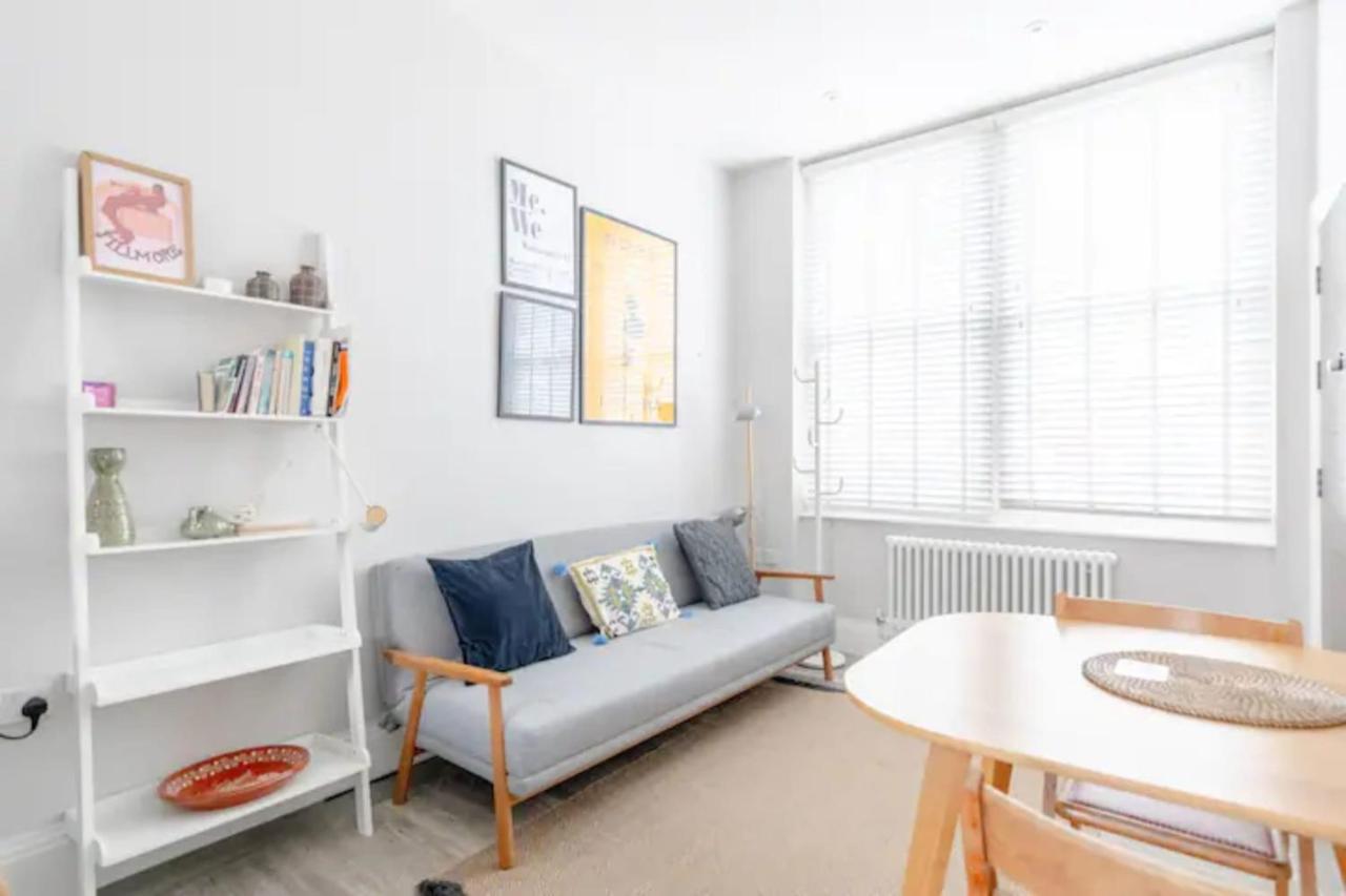 Apartment Chic 1bd Flat Wpatio - 2 Mins From Baron's Court!