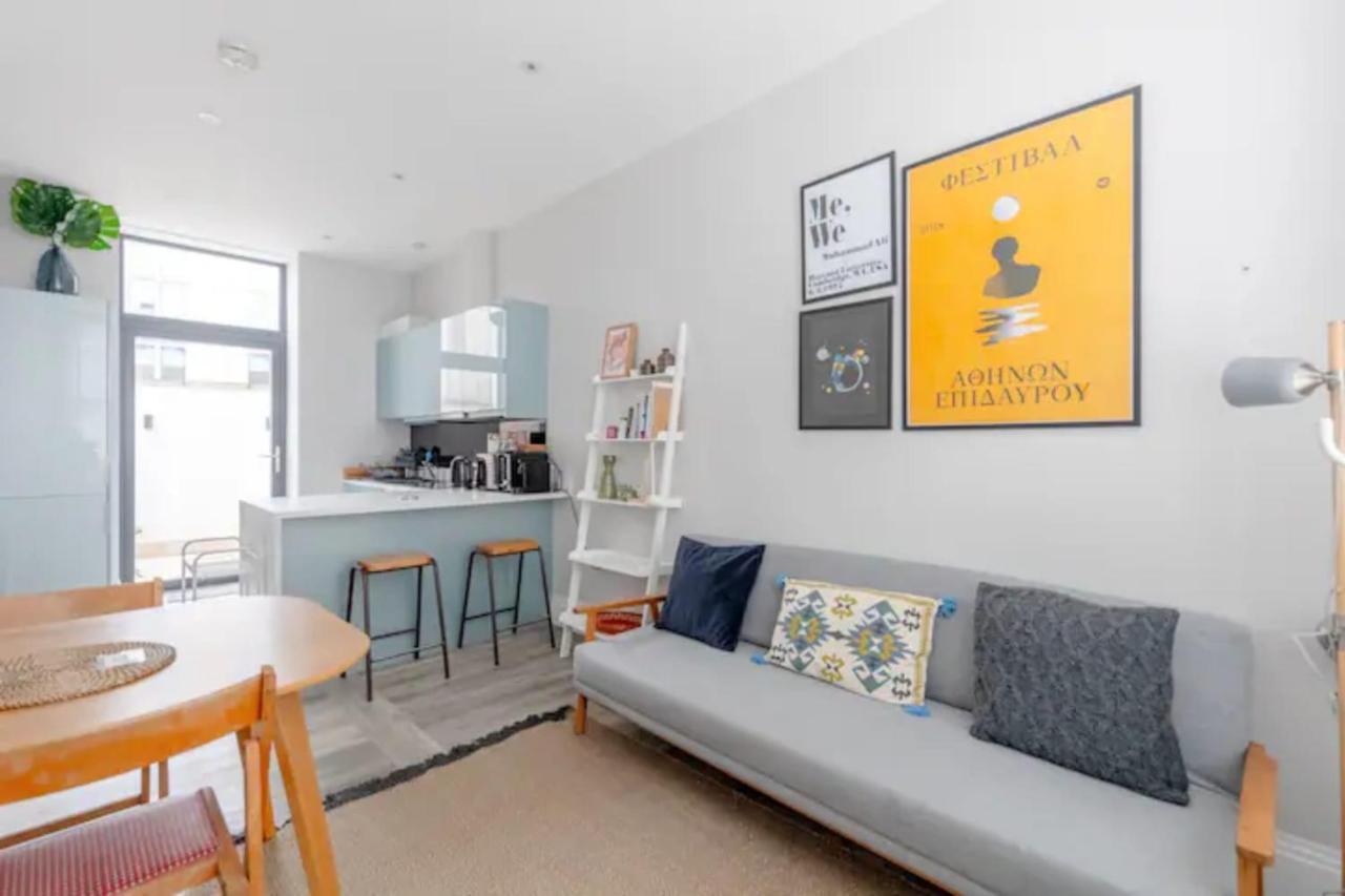 Apartment Chic 1bd Flat Wpatio - 2 Mins From Baron's Court! London