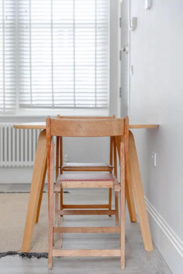 Apartment Chic 1bd Flat Wpatio - 2 Mins From Baron's Court! *